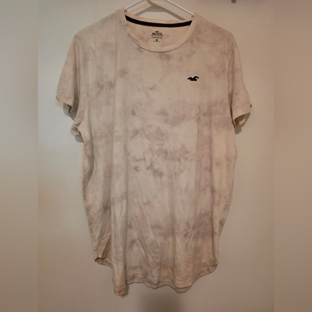 Hollister Men's Short Sleeve Cream Tee